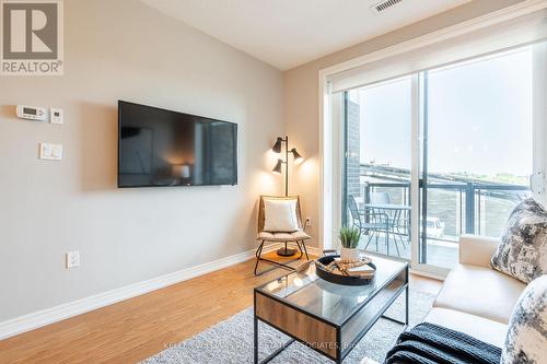 208 - 33 Whitmer Street, Milton (Scott), ON - Indoor Photo Showing Living Room