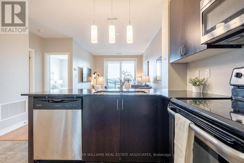 208 - 33 Whitmer Street, Milton (Scott), ON - Indoor Photo Showing Kitchen With Upgraded Kitchen