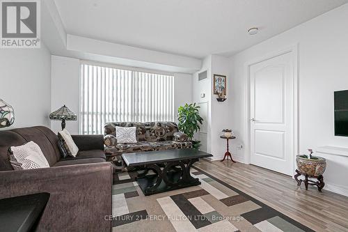 504 - 70 Town Centre Court, Toronto (Bendale), ON - Indoor Photo Showing Living Room