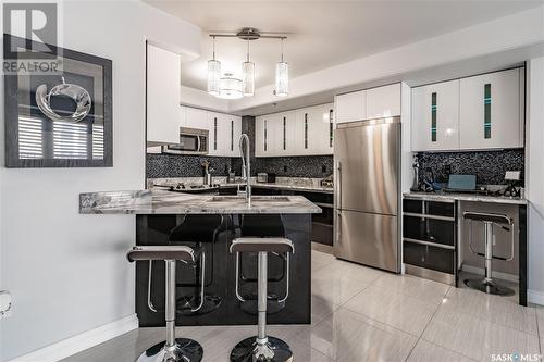 504 157 2Nd Avenue N, Saskatoon, SK - Indoor Photo Showing Kitchen With Stainless Steel Kitchen