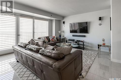 504 157 2Nd Avenue N, Saskatoon, SK - Indoor Photo Showing Living Room