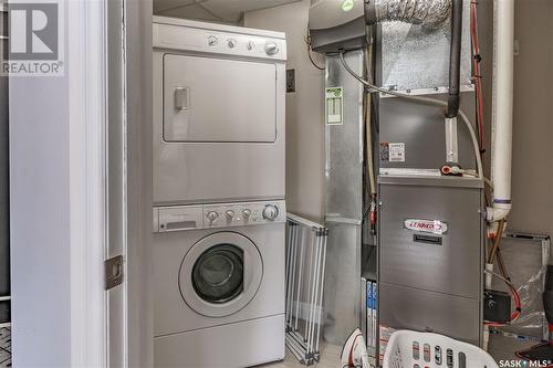 504 157 2Nd Avenue N, Saskatoon, SK - Indoor Photo Showing Laundry Room