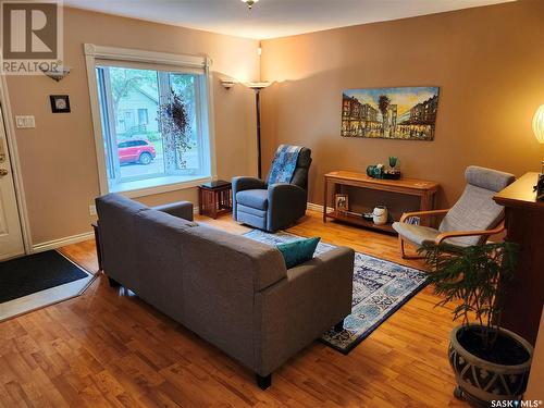 129 L Avenue S, Saskatoon, SK - Indoor Photo Showing Living Room