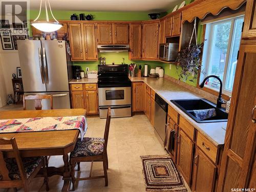 129 L Avenue S, Saskatoon, SK - Indoor Photo Showing Kitchen With Double Sink