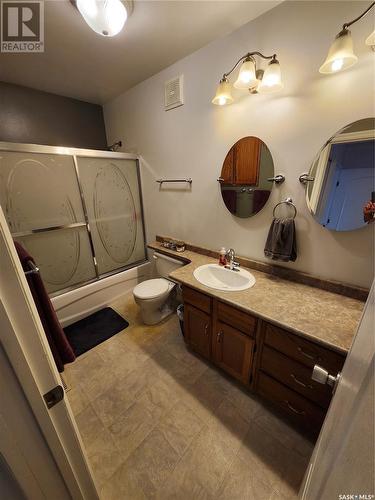 129 L Avenue S, Saskatoon, SK - Indoor Photo Showing Bathroom