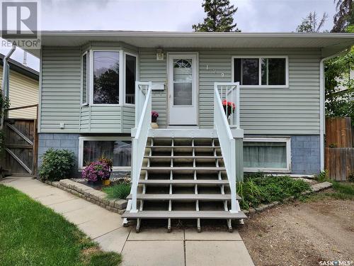 129 L Avenue S, Saskatoon, SK - Outdoor With Facade