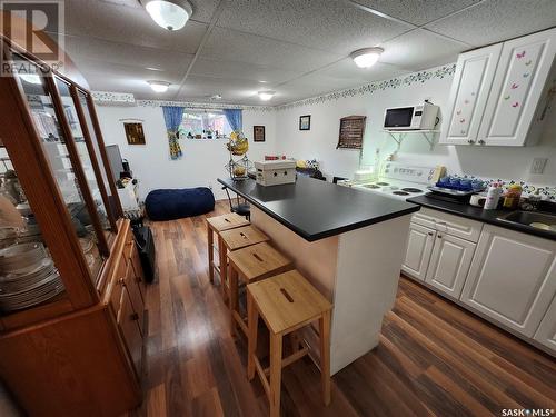 129 L Avenue S, Saskatoon, SK - Indoor Photo Showing Kitchen