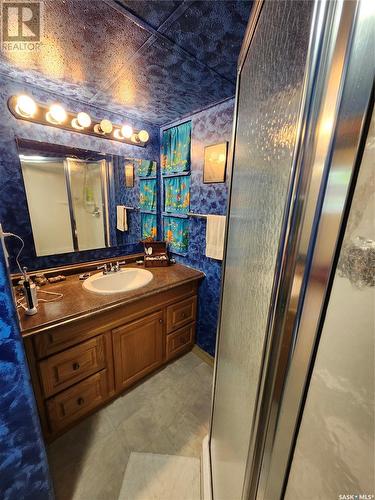 129 L Avenue S, Saskatoon, SK - Indoor Photo Showing Bathroom