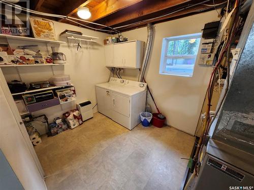 129 L Avenue S, Saskatoon, SK - Indoor Photo Showing Laundry Room