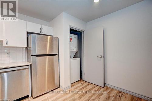 B05 - 269 Sunview Street, Waterloo, ON - Indoor Photo Showing Kitchen