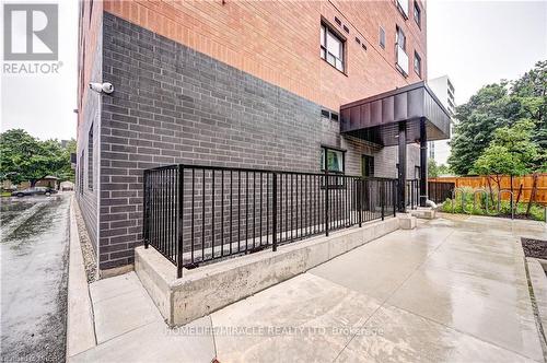 B05 - 269 Sunview Street, Waterloo, ON - Outdoor