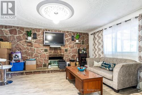 404 Queenston Road, Hamilton (Glenview), ON - Indoor Photo Showing Living Room With Fireplace