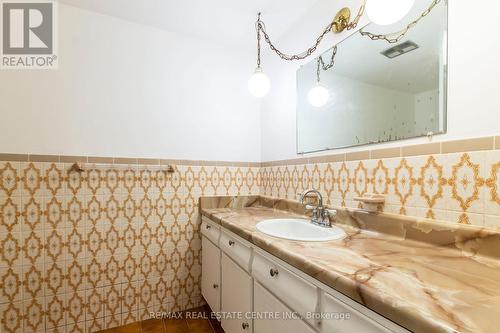 404 Queenston Road, Hamilton (Glenview), ON - Indoor Photo Showing Bathroom