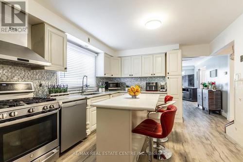 404 Queenston Road, Hamilton (Glenview), ON - Indoor Photo Showing Kitchen With Upgraded Kitchen