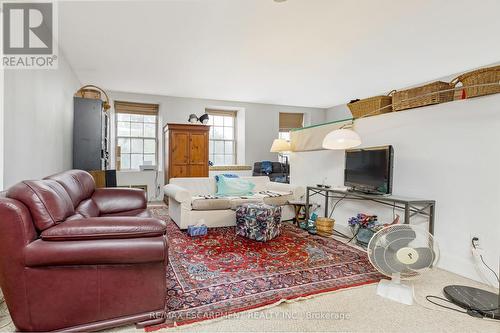 216 Barden Street, Guelph/Eramosa, ON - Indoor Photo Showing Living Room