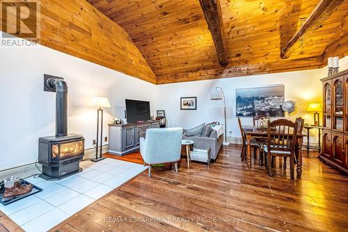 216 Barden Street, Guelph/Eramosa, ON - Indoor Photo Showing Kitchen