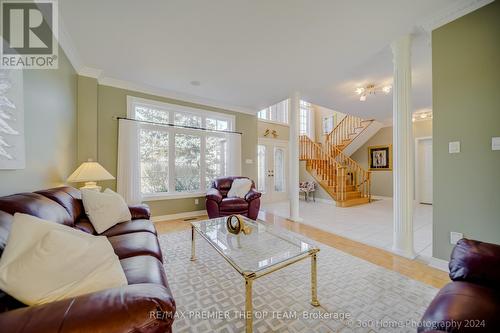 99 Gidleigh Park Crescent, Vaughan (Islington Woods), ON - Indoor Photo Showing Living Room