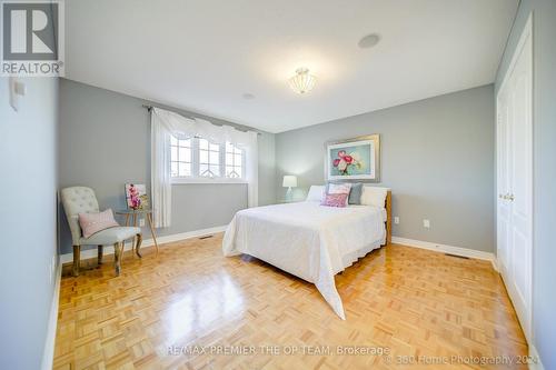 99 Gidleigh Park Crescent, Vaughan, ON - Indoor Photo Showing Bedroom