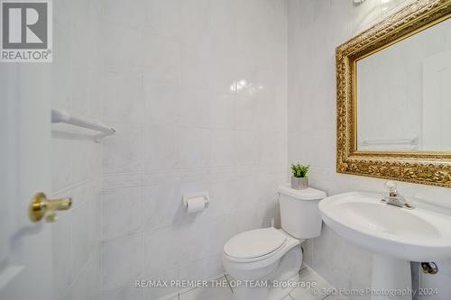 99 Gidleigh Park Crescent, Vaughan, ON - Indoor Photo Showing Bathroom