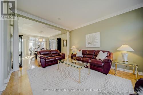 99 Gidleigh Park Crescent, Vaughan, ON - Indoor Photo Showing Living Room