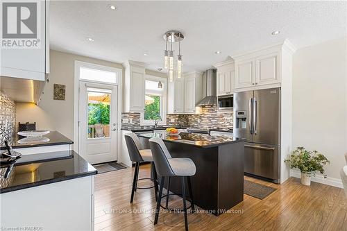 110 Sunset Boulevard, Georgian Bluffs, ON - Indoor Photo Showing Kitchen With Upgraded Kitchen