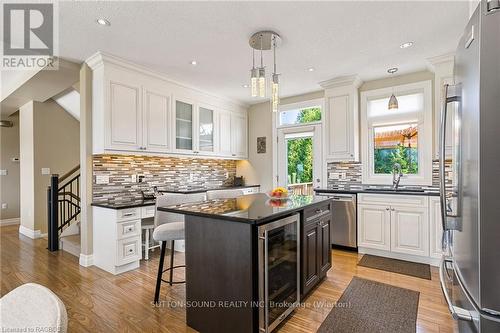 110 Sunset Boulevard, Georgian Bluffs, ON - Indoor Photo Showing Kitchen With Upgraded Kitchen