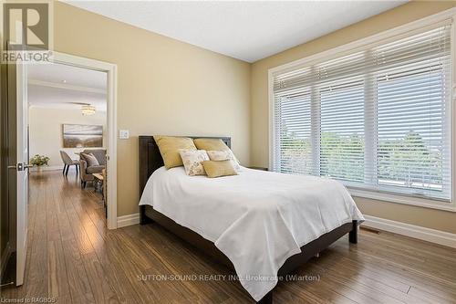 110 Sunset Boulevard, Georgian Bluffs, ON - Indoor Photo Showing Bedroom