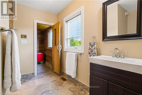 110 Sunset Boulevard, Georgian Bluffs, ON - Indoor Photo Showing Bathroom