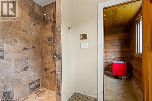 110 Sunset Boulevard, Georgian Bluffs, ON - Indoor Photo Showing Bathroom