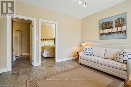 110 Sunset Boulevard, Georgian Bluffs, ON - Indoor Photo Showing Living Room