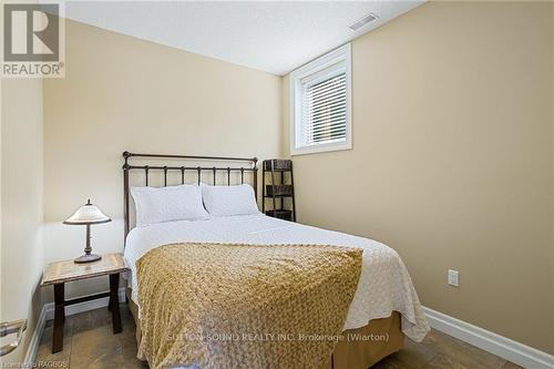 110 Sunset Boulevard, Georgian Bluffs, ON - Indoor Photo Showing Bedroom