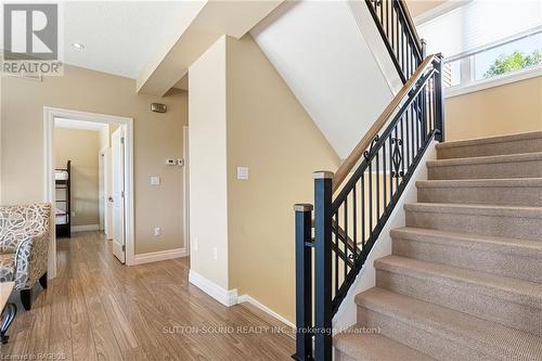 110 Sunset Boulevard, Georgian Bluffs, ON - Indoor Photo Showing Other Room