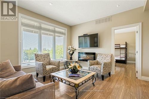 110 Sunset Boulevard, Georgian Bluffs, ON - Indoor Photo Showing Living Room With Fireplace