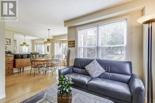 2141 Ghent Avenue, Burlington (Brant), ON - Indoor Photo Showing Living Room