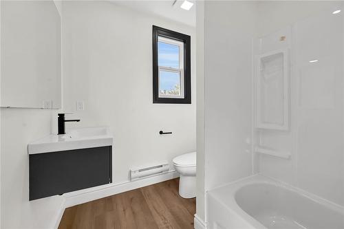 UPPER LEVEL - 68 Kinrade Avenue, Hamilton, ON - Indoor Photo Showing Bathroom