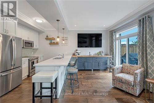 61 Southshore Crescent, Hamilton, ON - Indoor Photo Showing Kitchen With Stainless Steel Kitchen With Double Sink With Upgraded Kitchen