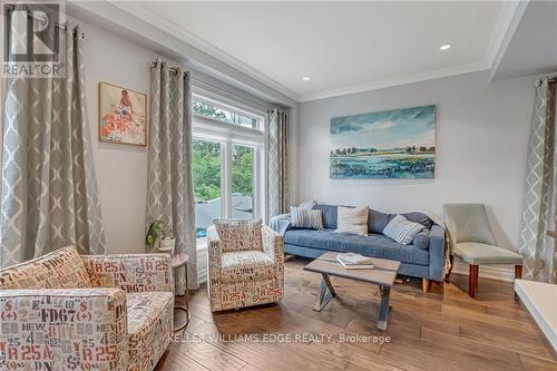 61 Southshore Crescent, Hamilton, ON - Indoor Photo Showing Living Room