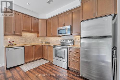 31 Marina Village Drive, Georgian Bay, ON - Indoor Photo Showing Kitchen