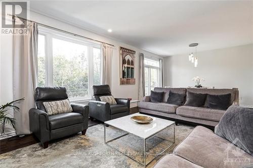 107 Rallidale Street, Ottawa, ON - Indoor Photo Showing Living Room