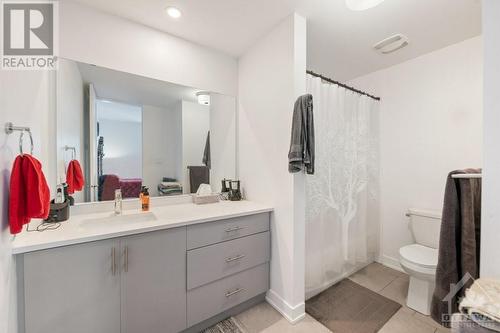 9 Spadina Avenue, Ottawa, ON - Indoor Photo Showing Bathroom