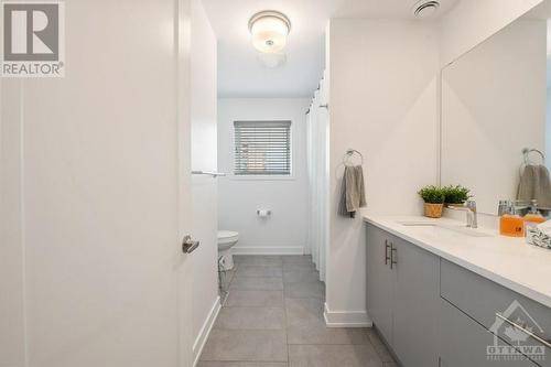 9 Spadina Avenue, Ottawa, ON - Indoor Photo Showing Bathroom