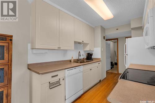 204 717 Victoria Avenue, Saskatoon, SK - Indoor Photo Showing Kitchen With Double Sink