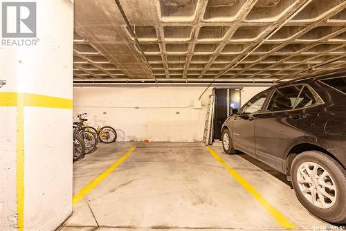 204 717 Victoria Avenue, Saskatoon, SK - Indoor Photo Showing Garage