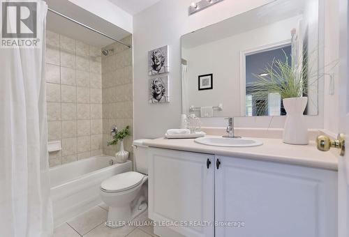 2475 Old Brompton Way, Oakville, ON - Indoor Photo Showing Bathroom