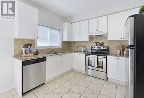 2475 Old Brompton Way, Oakville (West Oak Trails), ON - Indoor Photo Showing Kitchen With Stainless Steel Kitchen With Double Sink