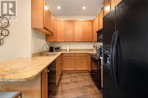 1225 Riverside Unit# 805, Windsor, ON - Indoor Photo Showing Kitchen