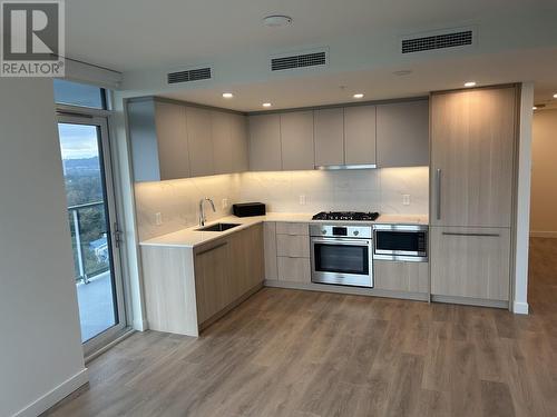 329 North Road, Coquitlam, BC - Indoor Photo Showing Kitchen With Stainless Steel Kitchen With Upgraded Kitchen