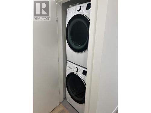 329 North Road, Coquitlam, BC - Indoor Photo Showing Laundry Room