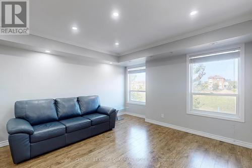 81 Sunrise Drive, Markham, ON - Indoor Photo Showing Living Room