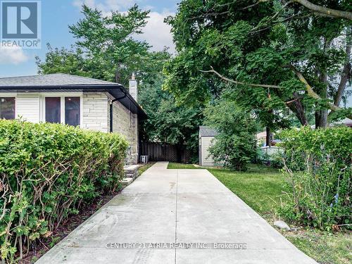 56 Millerdale Avenue, Richmond Hill, ON - Outdoor